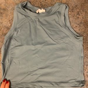 Paragon Columbia Crop Top. Medium